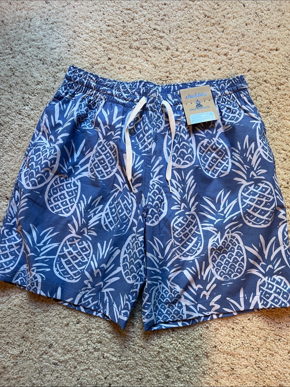 chubbies Navy & White Pineapple Swim Trunks 7 inch inseam
